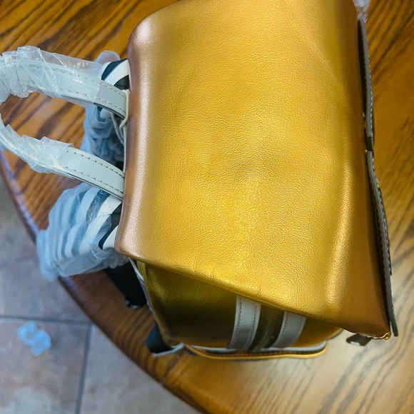 NWT Loungefly Gold and Brown Wall-E Backpack - Picture 5 of 6